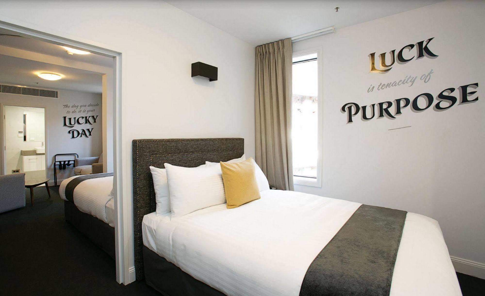 The Lucky Hotel Ньюкасл Экстерьер фото